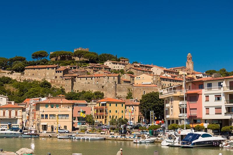 Panorama dal mare di Castiglione della Pescaia